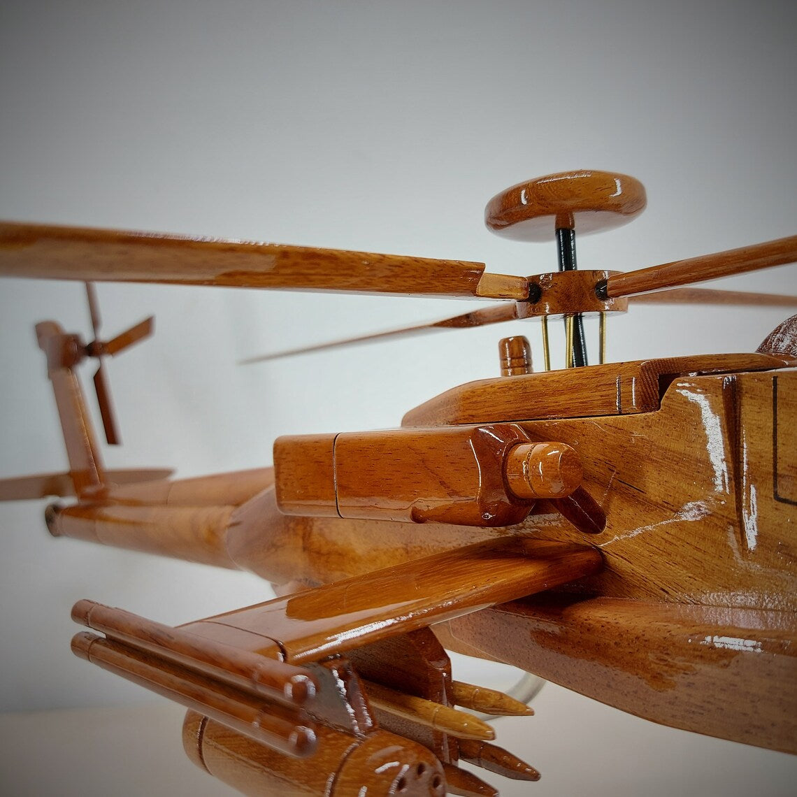 Robinson R22 Wooden Helicopter Model – Handmade Aviation Collectible